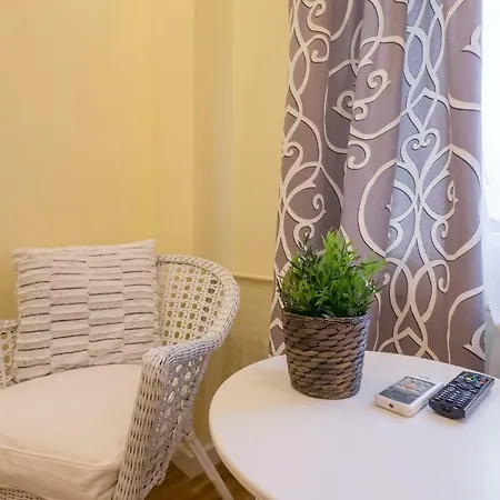 Modern 2 Bedroom Next To Vitosha Str.