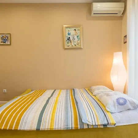 Modern 2 Bedroom Next To Vitosha Str.