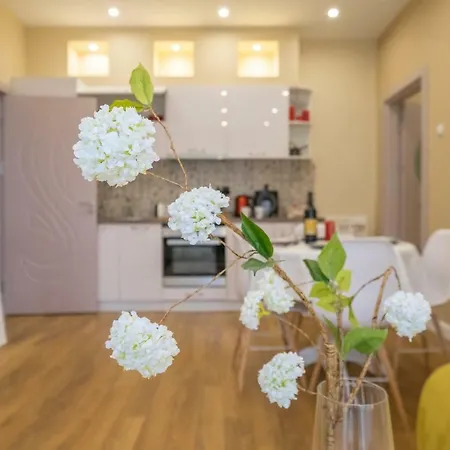 아파트 Modern 2 Bedroom Next To Vitosha Str. *