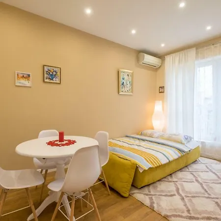 Modern 2 Bedroom Next To Vitosha Str. 소피아