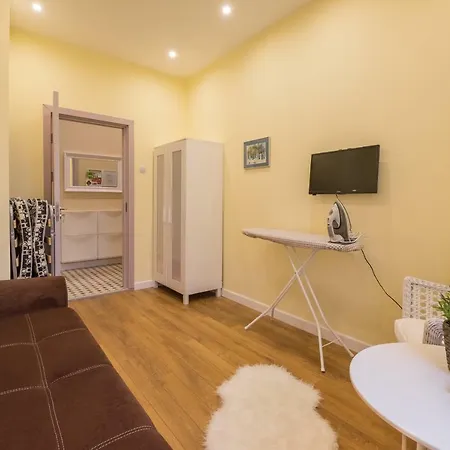 Modern 2 Bedroom Next To Vitosha Str. Apartmán