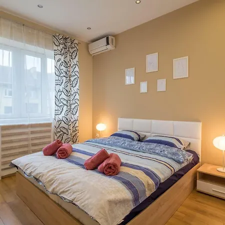 Modern 2 Bedroom Next To Vitosha Str. Apartmán