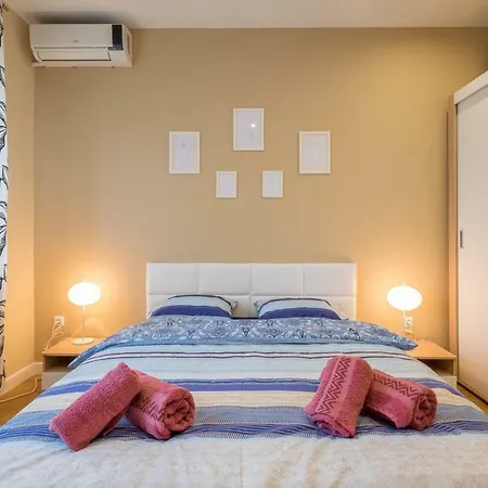 Modern 2 Bedroom Next To Vitosha Str. * Sofie