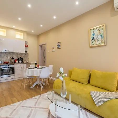 Modern 2 Bedroom Next To Vitosha Str. Sofie